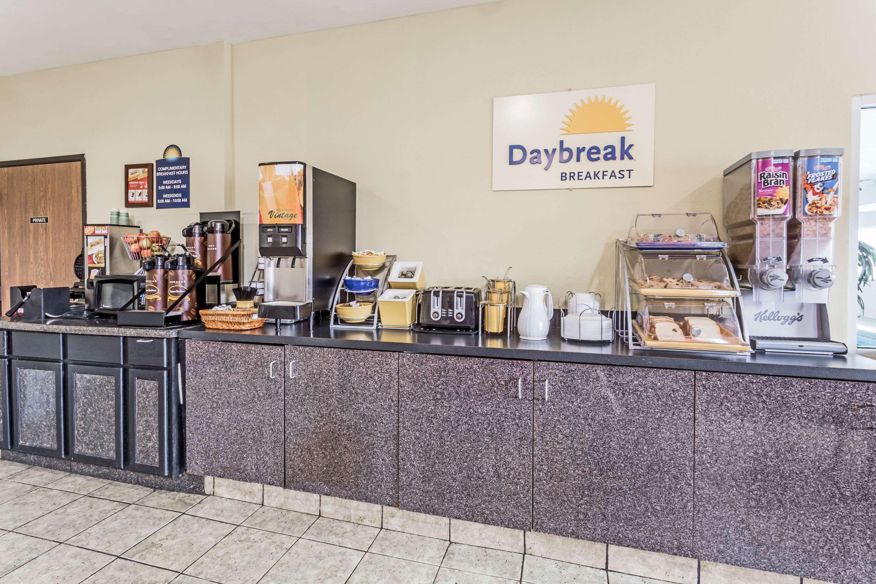 Days Inn & Suites By Wyndham Of Morris Luaran gambar