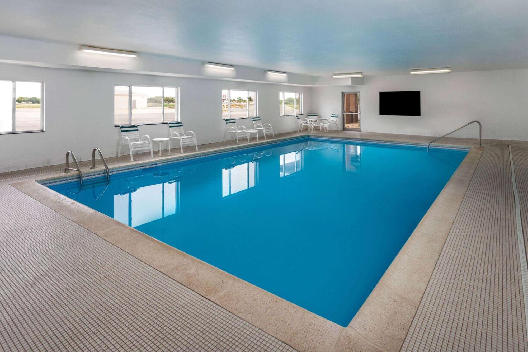 Days Inn & Suites By Wyndham Of Morris Luaran gambar
